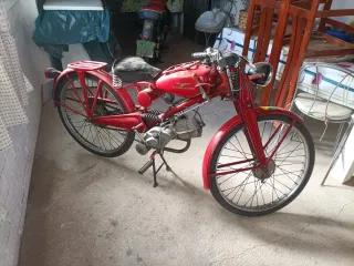 Motos Guzzi y Montesa 125 antiguas