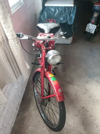 Motos Guzzi y Montesa 125 antiguas