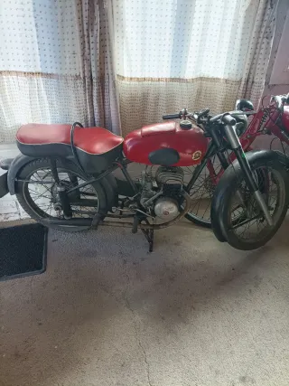 Motos Guzzi y Montesa 125 antiguas