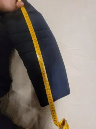 Abrigo largo azul marino con capucha