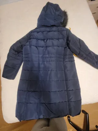 Abrigo largo azul marino con capucha