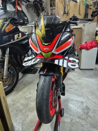 Aprilia Tuono factory V4 2022