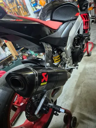 Aprilia Tuono factory V4 2022