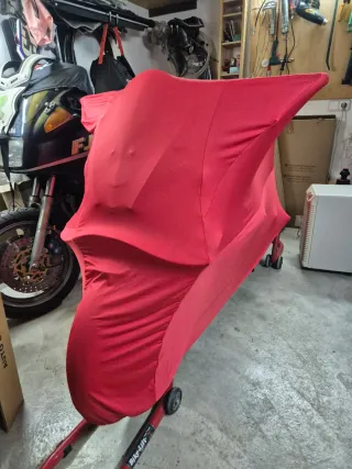 Aprilia Tuono factory V4 2022