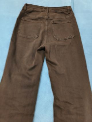 Pantalón ancho marrón