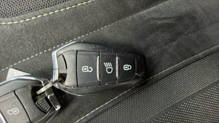 Peugeot 2008 PureTech 155 S&S GT EAT8 115 kW (155 CV)