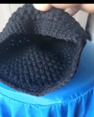 Conjunto, gorro y 2 pares de guantes  negros