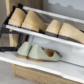 Zapatero Salvaspacio Slim Con 2 Puertas Abatibles, Zapatero de Entrada Con Estantes Regulables, Porta Zapatos para 8 Pares Con Asa Integrada, 62.5X26X81 Cm, Color Madera y Blanco