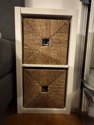 2 comodini di Noche Blanca con cassetti in vimini