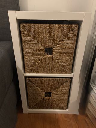 2 comodini di Noche Blanca con cassetti in vimini