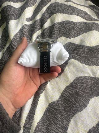 Reloj Guess Negro y Dorado Nuevo