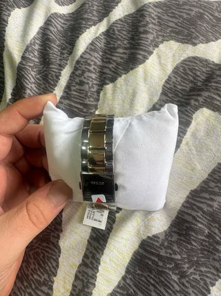 Reloj Guess Negro y Dorado Nuevo