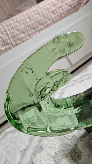 Escultura de cristal verde pesada