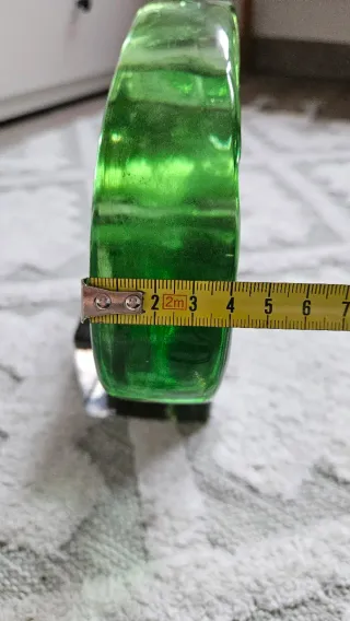 Escultura de cristal verde pesada