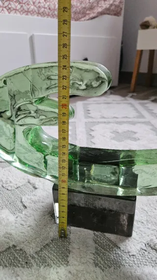 Escultura de cristal verde pesada