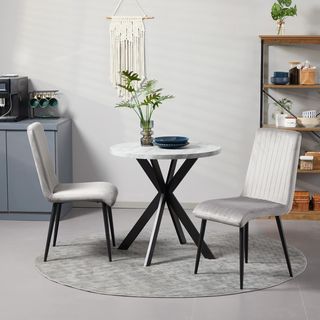Set de 2 Sillas de Comedor Tapizadas en Tejido Efecto Terciopelo, Sillas de Cocina con Patas de Acero y Diseño Ahorra Espacio, 43X58X90 Cm, Gris y Negro