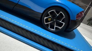 Miniatura Carro 1/18 em Vitrine