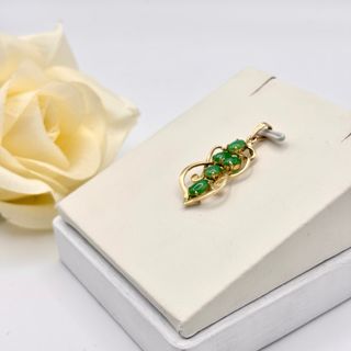Colgante Oro 18kt con gemas verdes