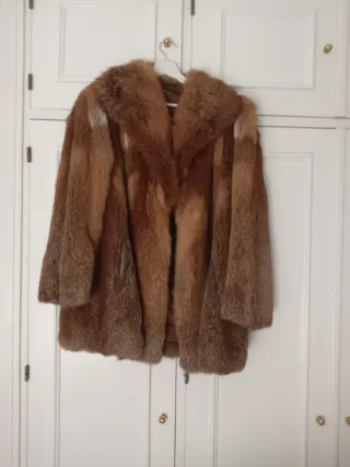 Abrigo de piel marrón