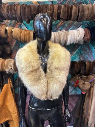 Collo di pelliccia beige e marrone