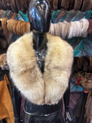 Collo di pelliccia beige e marrone