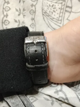 Reloj Lotus Negro y Plateado