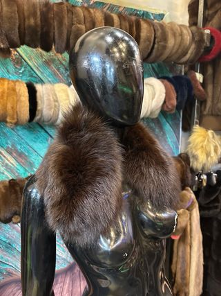 Collo di pelliccia marrone