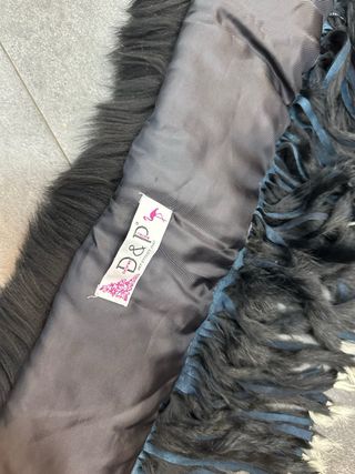 Collo di pelliccia nero e bianco