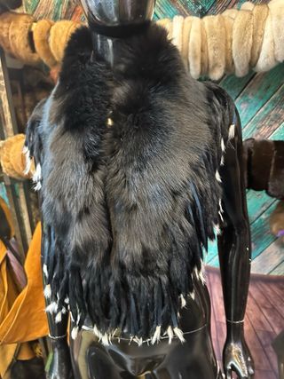 Collo di pelliccia nero e bianco