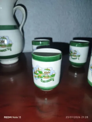 Jarra y 8 Vasos de Cerámica