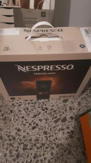 Cafetera Nespresso Essenza Mini Krups