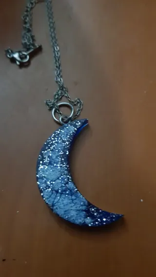 Collana acciaio con ciondolo mezzaluna blu