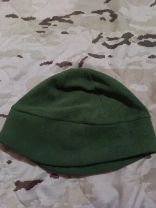 Gorro de forro polar (color verde) - nuevo