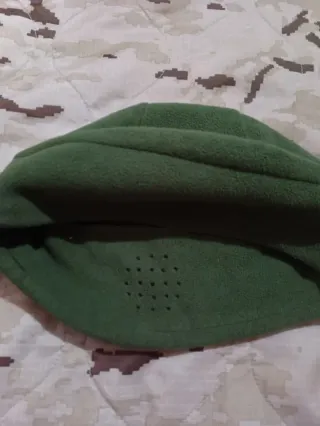 Gorro de forro polar (color verde) - nuevo