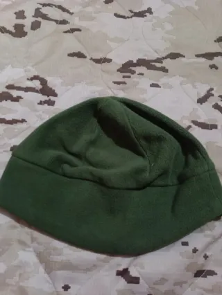 Gorro de forro polar (color verde) - nuevo