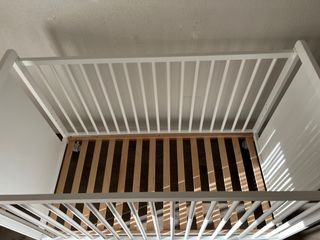 Cuna de madera adaptable para colecho