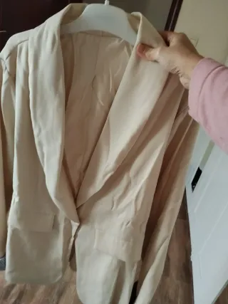 Chaqueta beige mujer