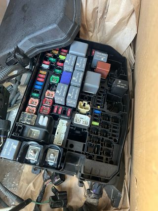 Caja de fusibles toyota auris referencia 826620245
