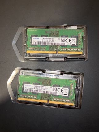 2x Samsung DDR4 4GB RAM