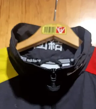 Chaqueta Adidas Talla L Detalle Letra Orientales