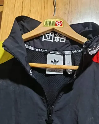 Chaqueta Adidas Talla L Detalle Letra Orientales