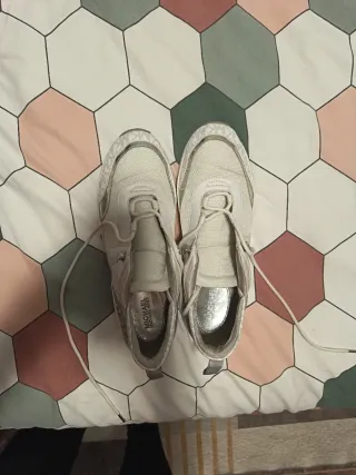 Zapatillas Michael Kors Blancas y Plateadas