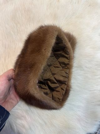 Manicotti di pelliccia marrone