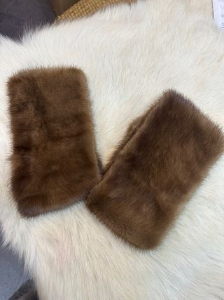 Manicotti di pelliccia marrone