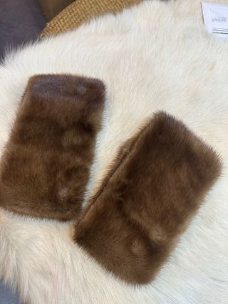 Manicotti di pelliccia marrone