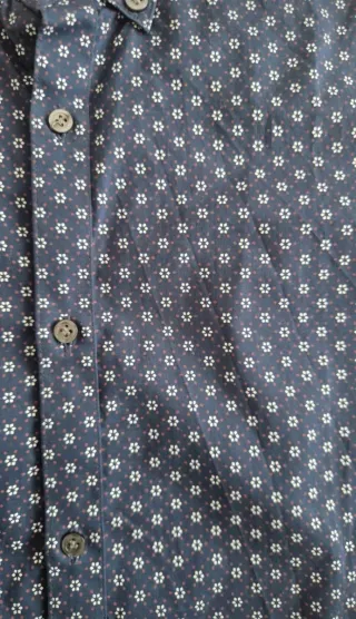 Camisa de hombre azul con estampado