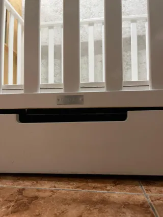 Parque infantil blanco con cajón