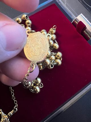 Rosário Dourado com Medalha e Cruz