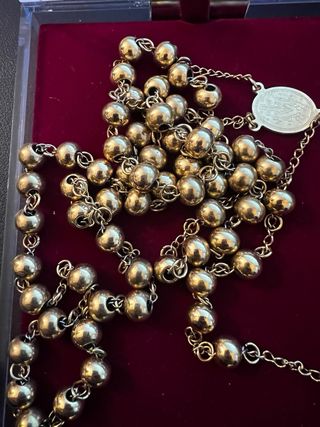 Rosário Dourado com Medalha e Cruz