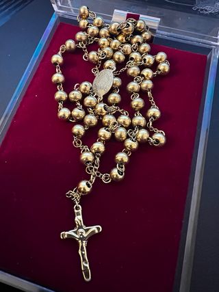 Rosário Dourado com Medalha e Cruz